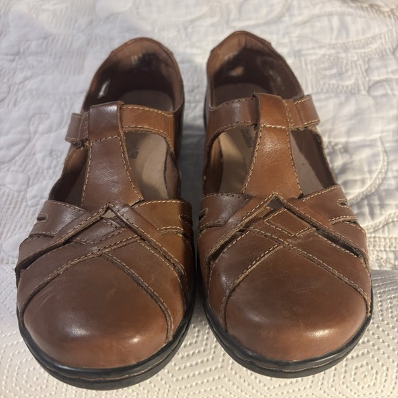 Clarks Women's Slip On Shoes Size 7.5 M Brown Easy strap  Closure Soft Insoles - Picture 1 of 7
